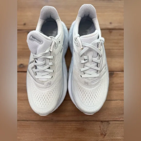 New Balance Women's Fresh Foam Shoes 8.5 Wide - Picture 15 of 15